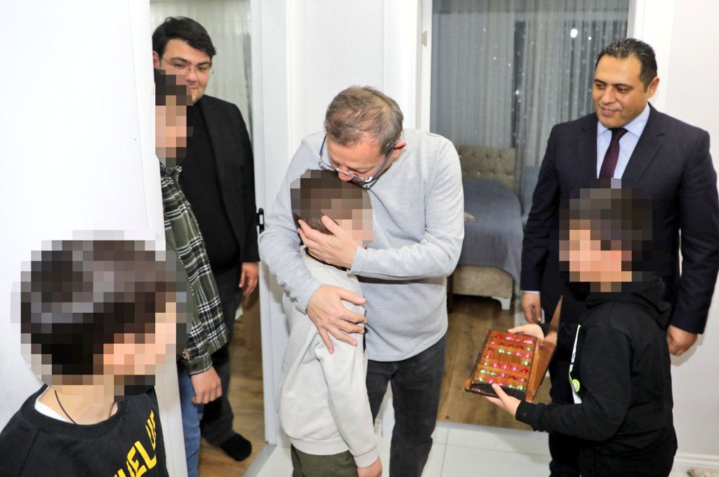 Vali Ziya Polat, Devlet korumasındaki çocuklarla birlikte iftarını açtı - Birlik Haber Ajansı