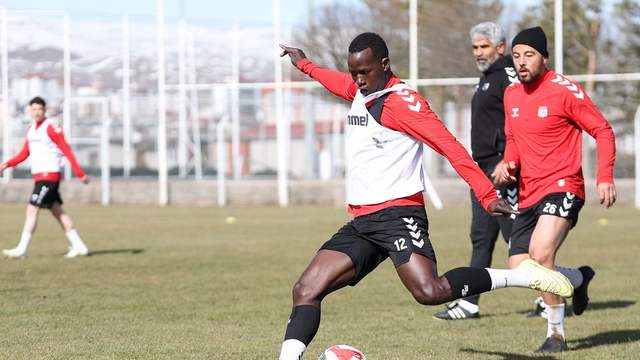 Sivasspor’da Adana Demirspor Mesaisi Başladı: 26. Hafta Öncesi Tempolu Hazırlık
