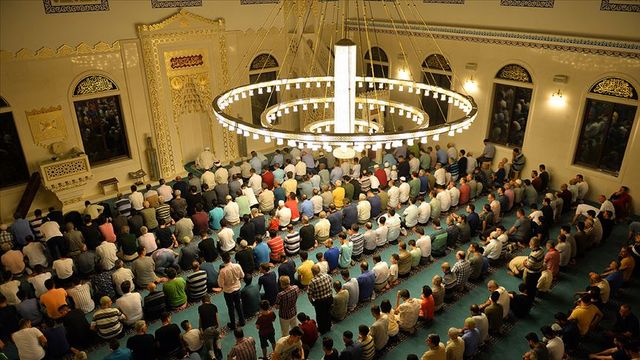 Sivas’ta Hatimle Teravih Heyecanı: İl Müftülüğü 14 Camiyi Tek Tek Açıkladı