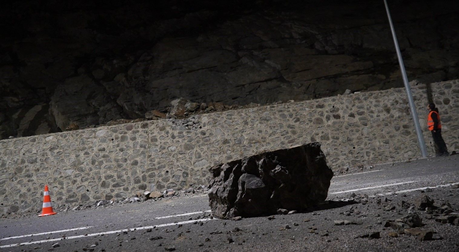 Gümüşhane’de heyelan: Yol trafiğe kapatıldı - Birlik Haber Ajansı