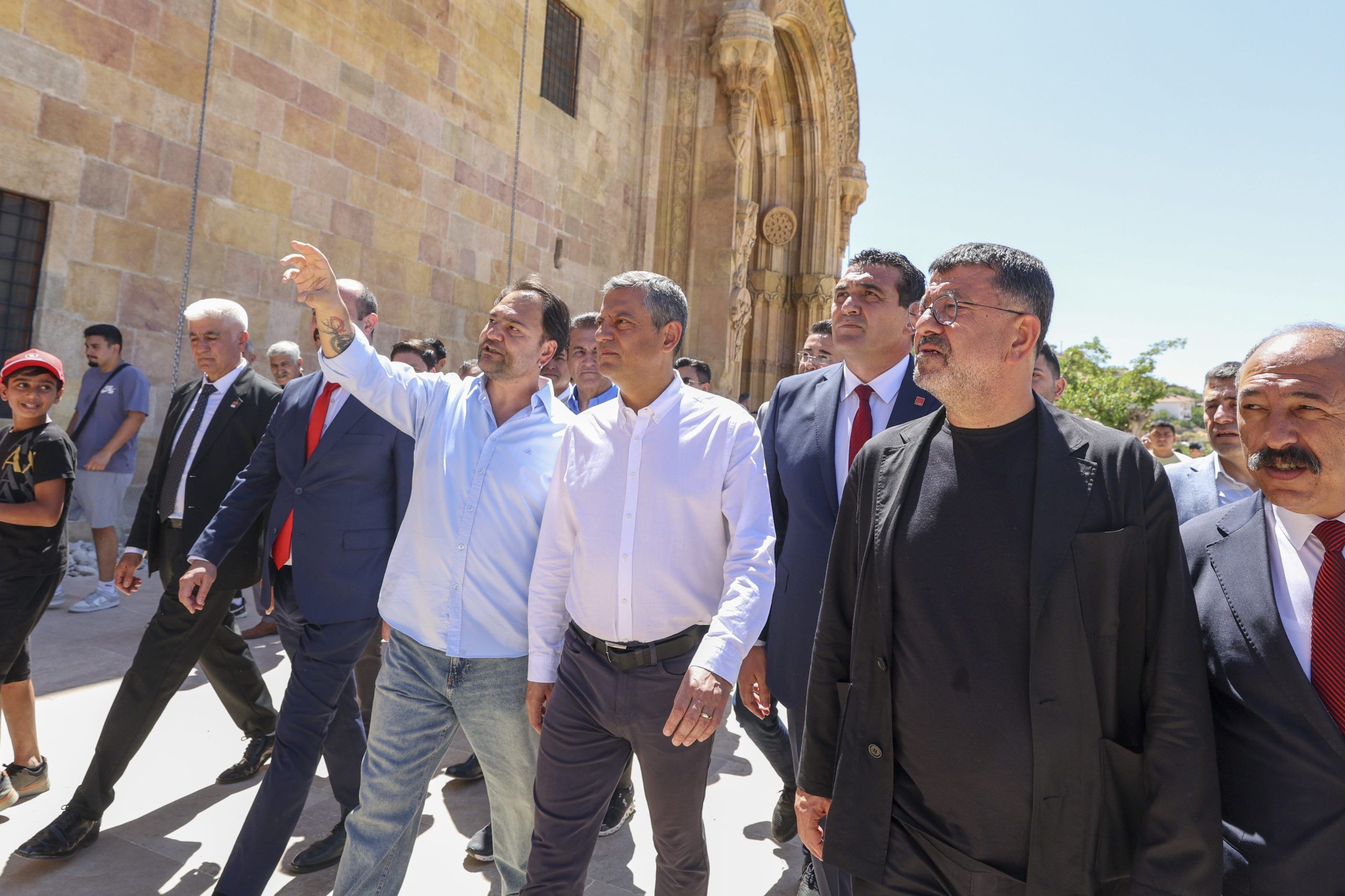 CHP Lideri Özgür Özel'den TBMM'ye Olağanüstü Toplantı Çağrısı: "Filistin İçin Harekete Geçilsin"