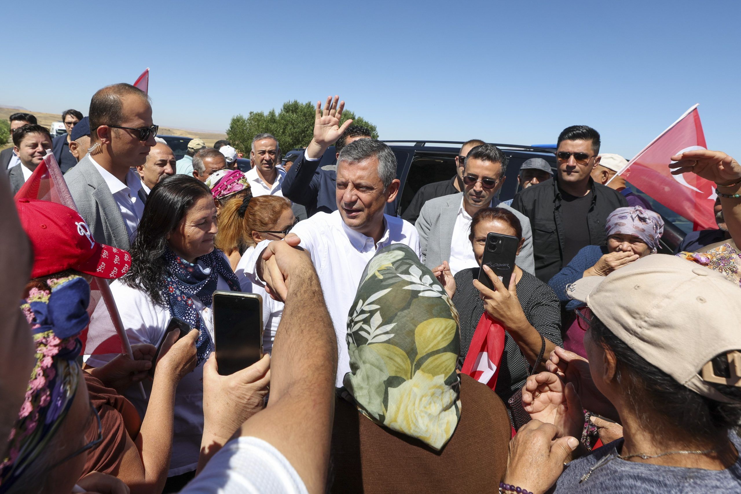 CHP Lideri Özgür Özel, Tarihi Divriği Ulu Camii'nde Cuma Namazı Kıldı