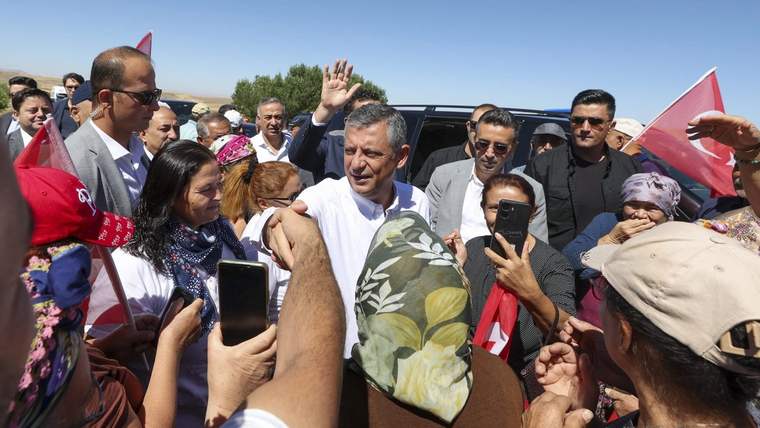 CHP Lideri Özgür Özel, Tarihi Divriği Ulu Camii'nde Cuma Namazı Kıldı