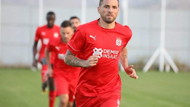 Sivasspor'un Eski Yıldızları Vergi Borcuyla Gündemde: Ödeme Emri Yayınlandı