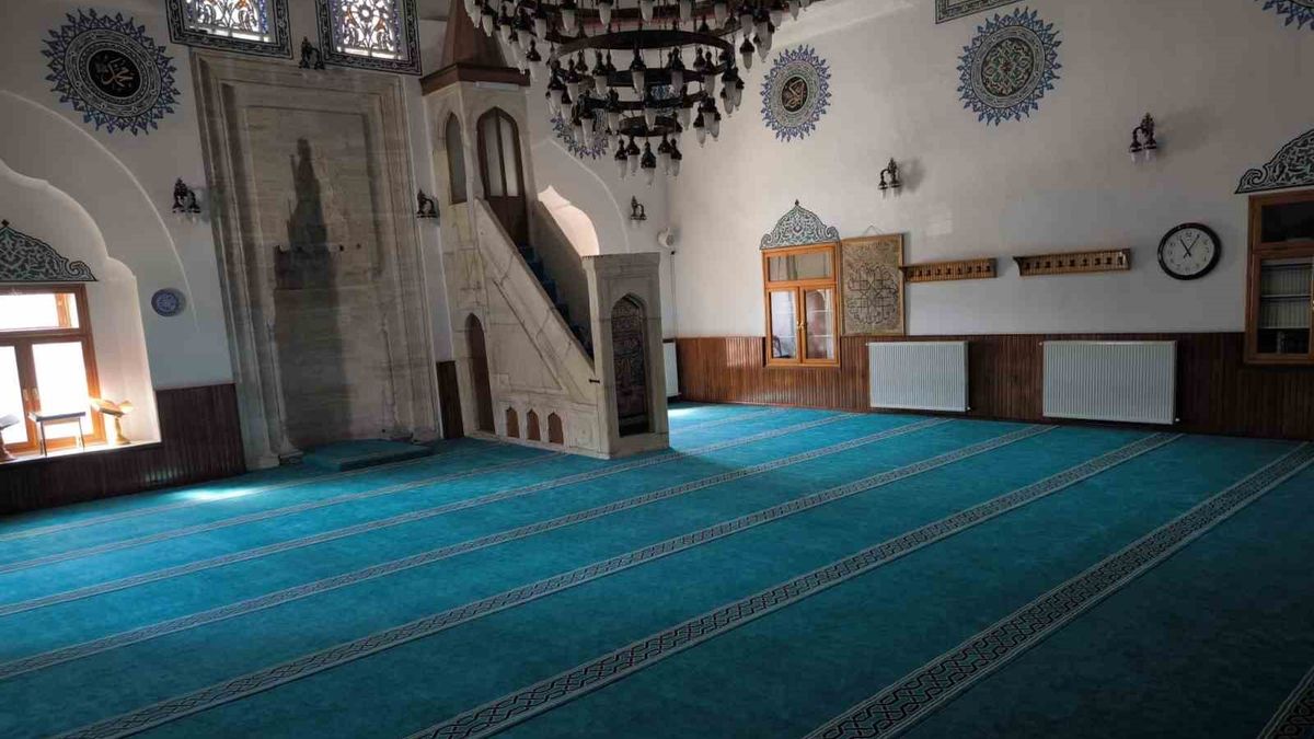 1846’dan bugüne: Vakıf şartıyla caminin halıları yenilendi