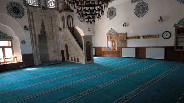 1846’dan bugüne: Vakıf şartıyla caminin halıları yenilendi