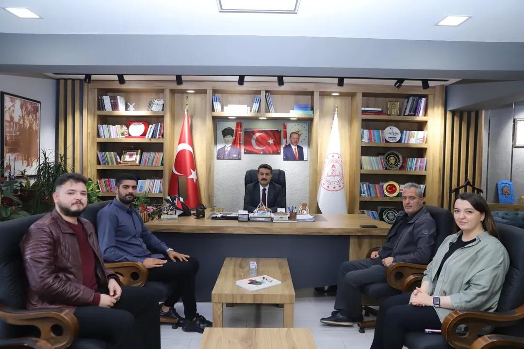 Sivas Milli Eğitim Müdürü'ne Anlamlı Ziyaret ve Hediye