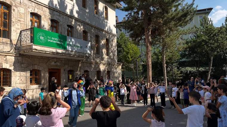 Sivas Gençlik ve Spor İl Müdürlüğü Yaz Kulübü Unutulmaz Kapanışla Tamamlandı