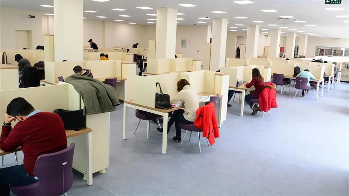 Sivas’ta Kütüphane Kullanımı Geriliyor: Ziyaretçi Sayısı Üç Yıldır Düşüyor