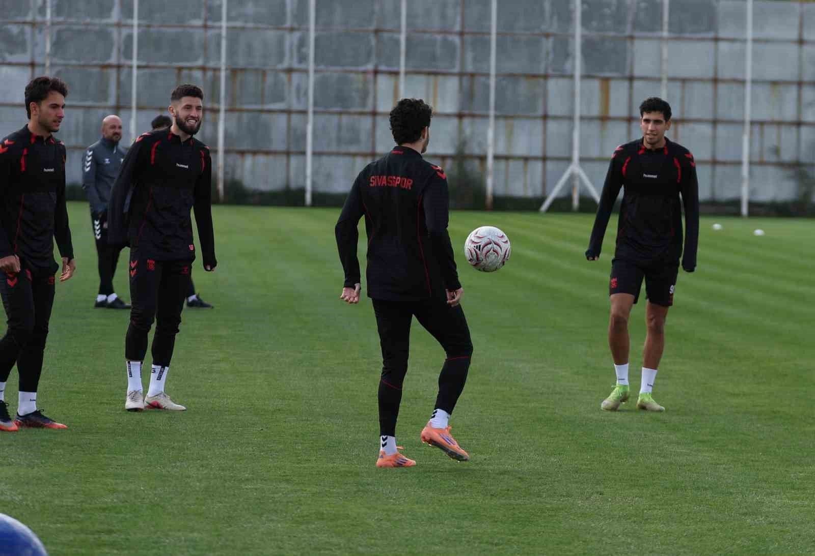 3 haftalık ara, Taşdemir'in hazırlık düzeni eleştirisini getirdi
