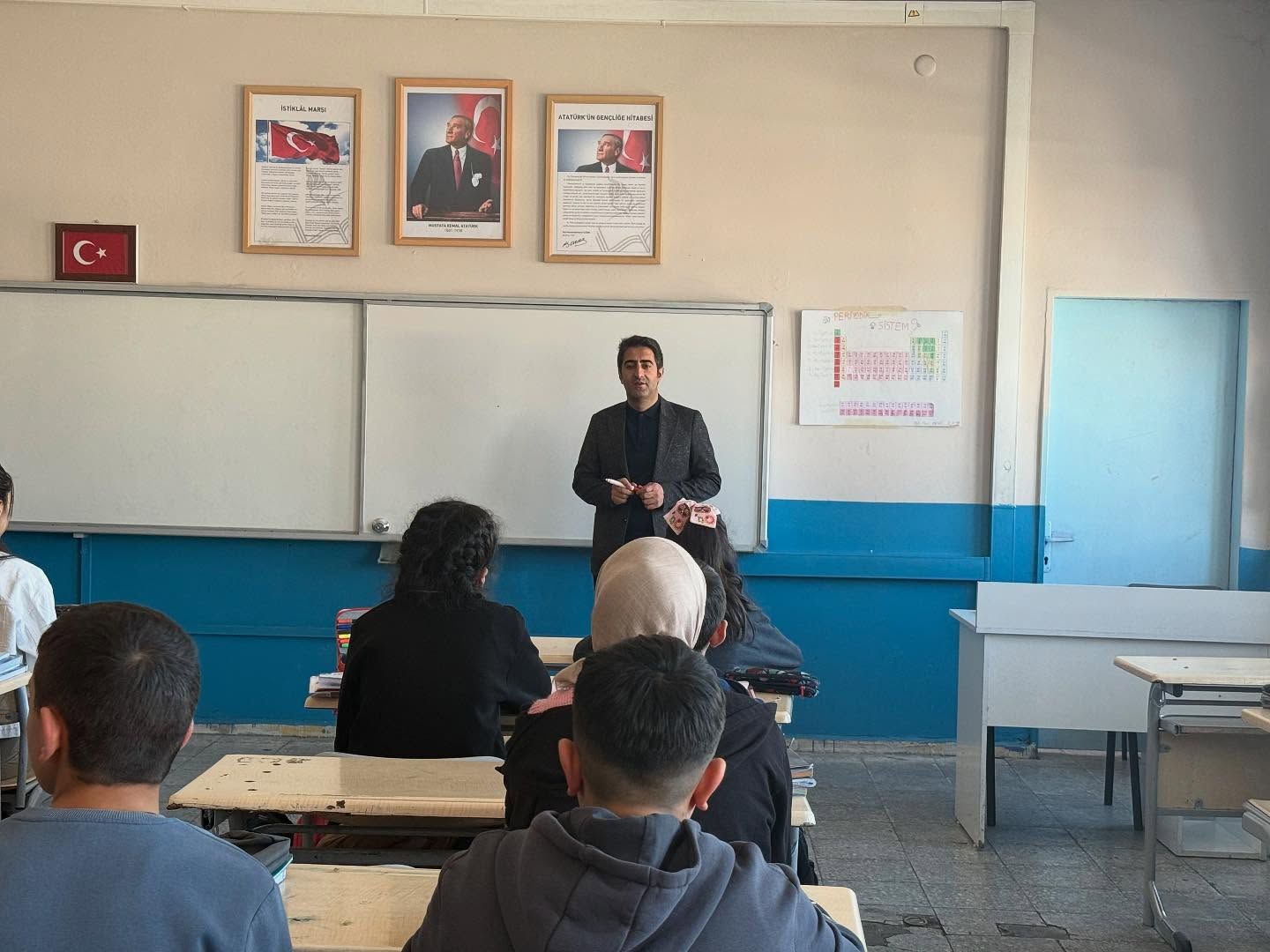 Sarıkamış Kaymakamı Enis Aslantatar, okul ziyaretlerine devam ediyor - Birlik Haber Ajansı