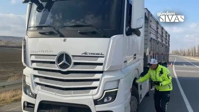 Ulaş'ta Kış Lastiği Denetimleri Devam Ediyor