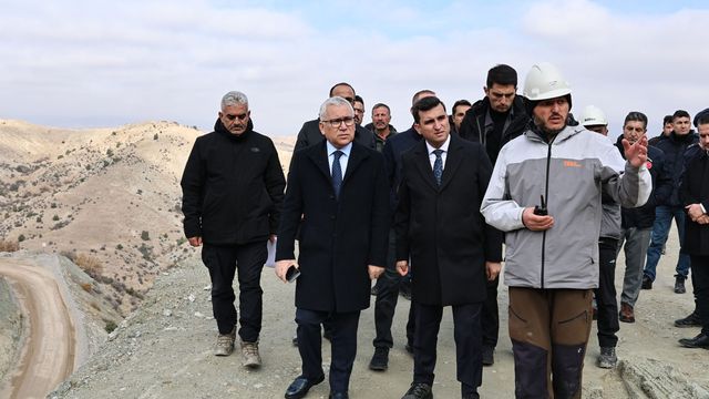 Divriği Maden Göçüğü: Şantiye Müdürü Toprak Altında, Kurtarma Çalışmaları Sürüyor