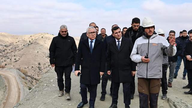 Divriği Maden Göçüğü: Şantiye Müdürü Toprak Altında, Kurtarma Çalışmaları Sürüyor