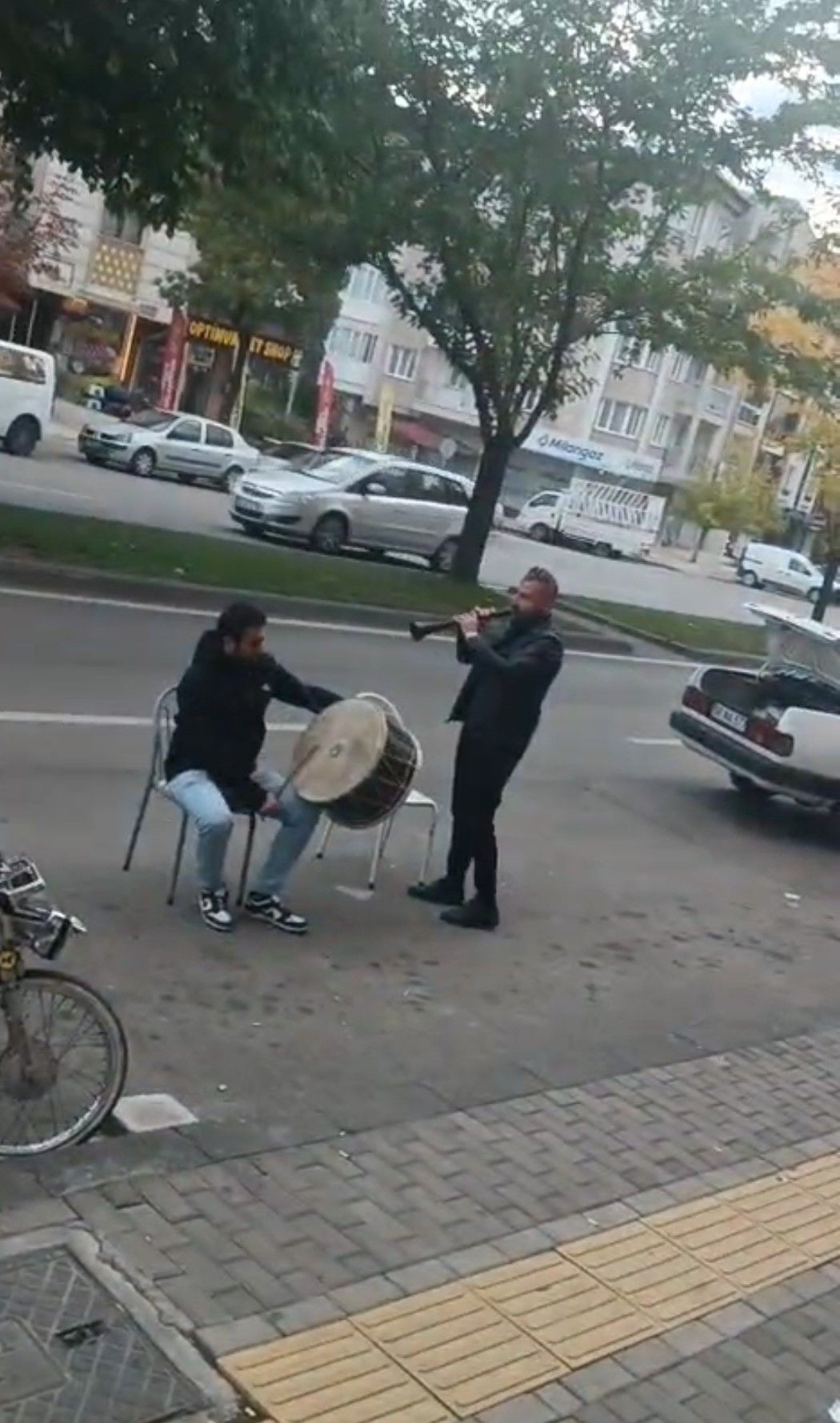 Sivas'ta Dostluk Rekabeti: Okeydeki Zafer Davul Zurna ile Kutlandı