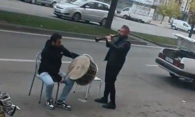 Sivas'ta Dostluk Rekabeti: Okeydeki Zafer Davul Zurna ile Kutlandı