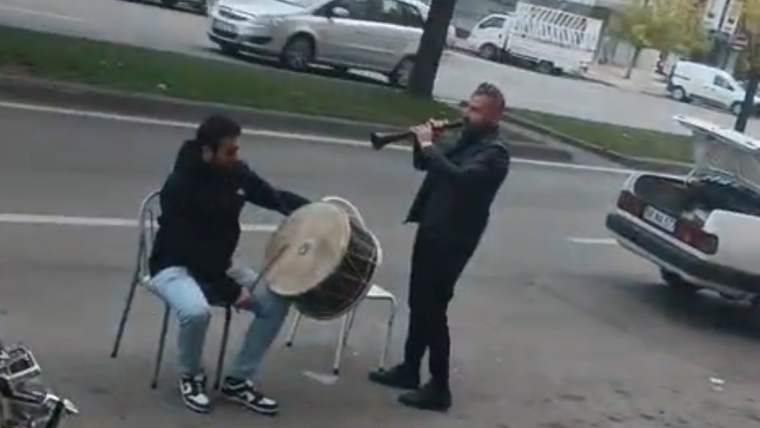 Sivas'ta Dostluk Rekabeti: Okeydeki Zafer Davul Zurna ile Kutlandı