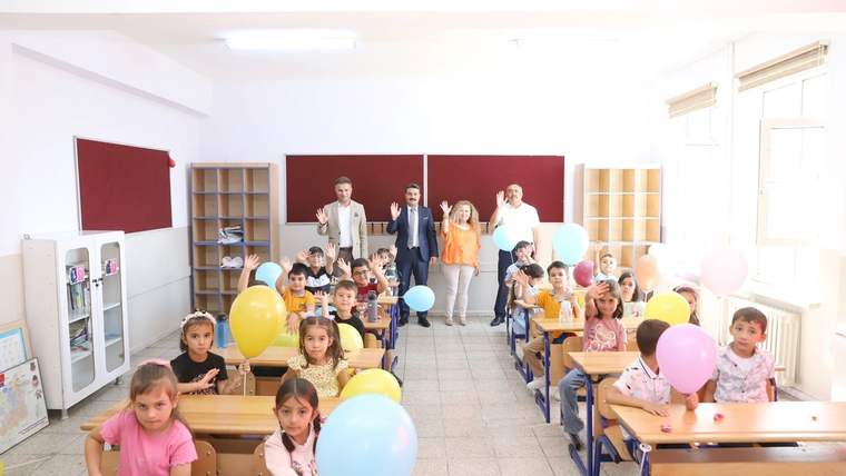 Uyum Haftasında Öğrencilerin Heyecanına Ortak Oldu