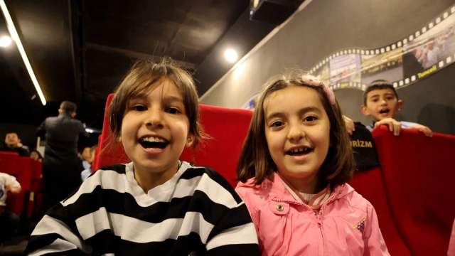 Gezen Sinema Tırı Sivas'ın 9 İlçesinde Binlerce Çocuğa Sinema Keyfi Yaşattı