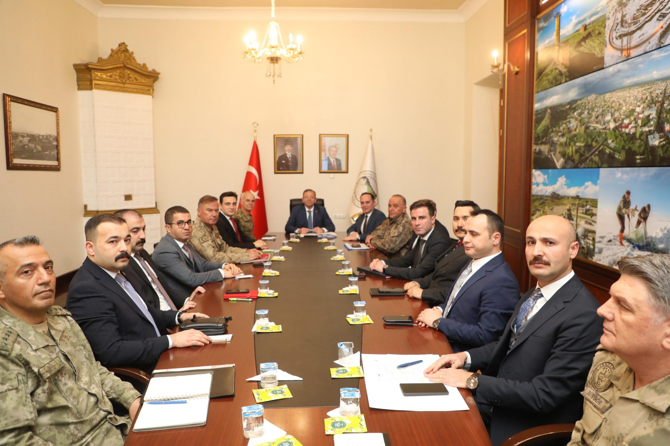 Kars'ta İl Güvenlik ve Asayiş Koordinasyon Toplantısı gerçekleştirildi - Birlik Haber Ajansı
