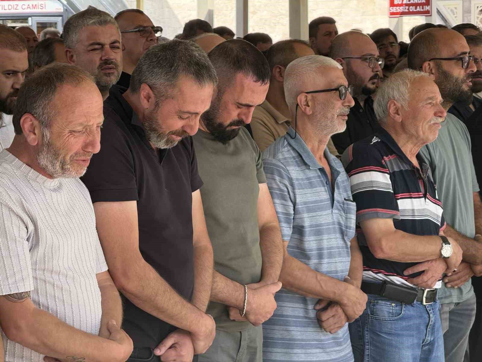 19 yaşındaki Baturalp Akyüz cenaze töreniyle toprağa verildi