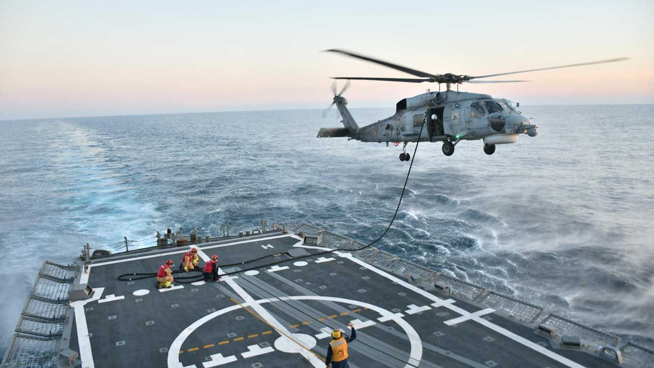 TCG Gelibolu, Libya açıklarında helikopterle yakıt ikmali yaptı - Birlik Haber Ajansı