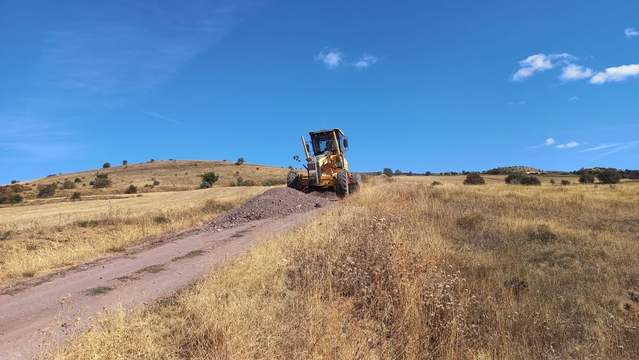 Sivas'ta Ekenek ve Sapanlı Mahalleleri Arasındaki Bağlantı Yolu Çalışmaları Sürüyor