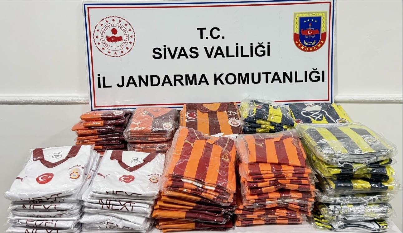 Sivas İl Jandarma'dan Kaçak Tütün ve Elektronik Sigara Operasyonu: 4 Gözaltı