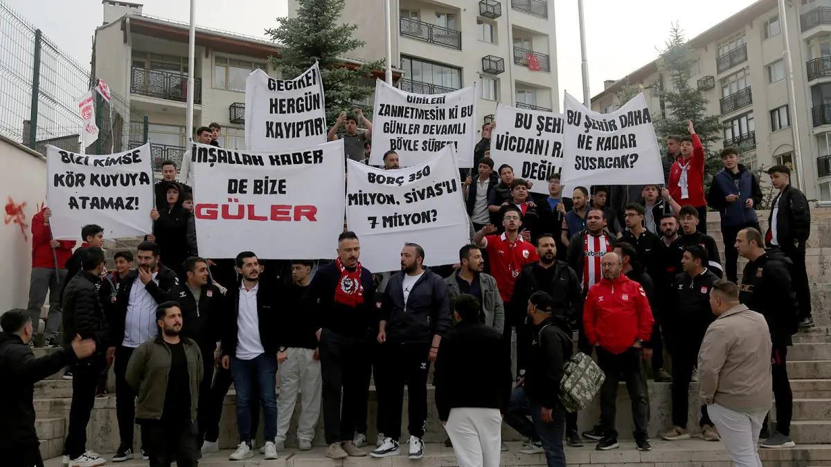 Sivasspor İçin Tek Yürek Oldular: Taraftarlardan Kritik Çağrı, Sahipsiz Bırakılamaz