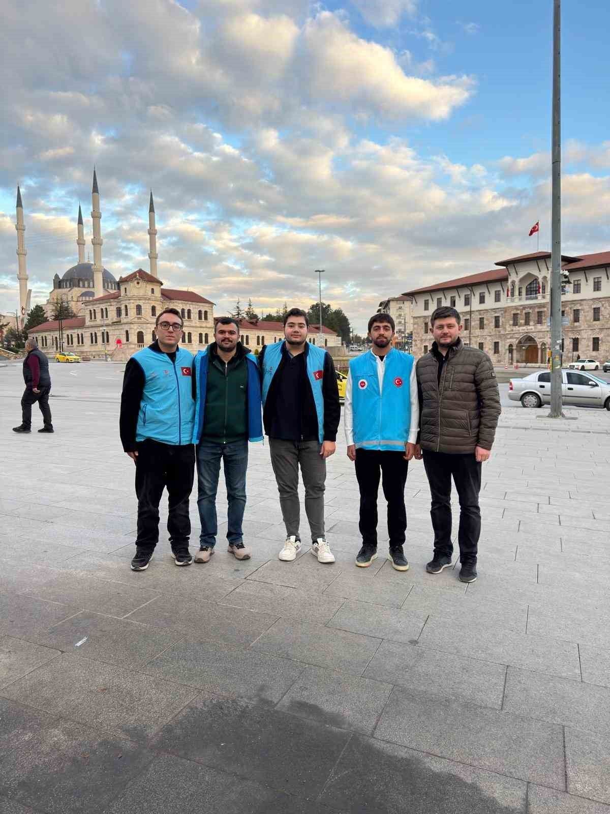 İlk siftah Sivas’ta öğrencilerden esnafın kapısına bırakıldı