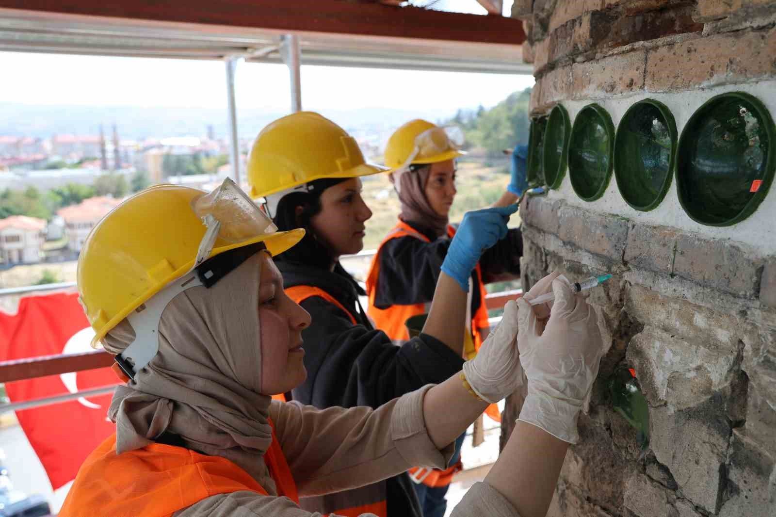 Sivas Ulu Camii minaresindeki yeşil çanakların sırrı çözüldü