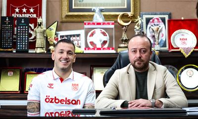 Rey Manaj Yeniden Sivasspor’da: Kırmızı-Beyazlılar Eski Golcüsüyle 3,5 Yıllık İmza Attı