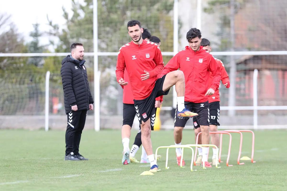 Sivasspor’da Boluspor Mesaisi Başladı! Kritik Deplasman Öncesi İlk Antrenman Yapıldı