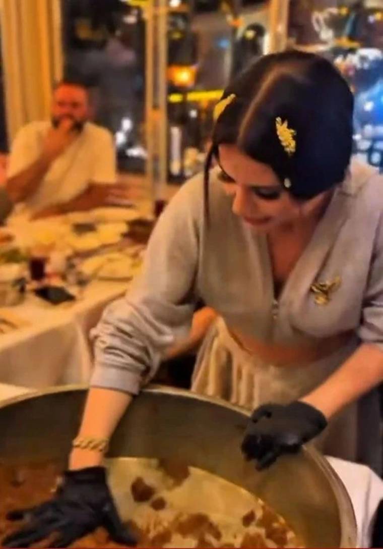 Simge Sağın'dan Mardin çıkarması! Yöresel kıyafetleri giydi
