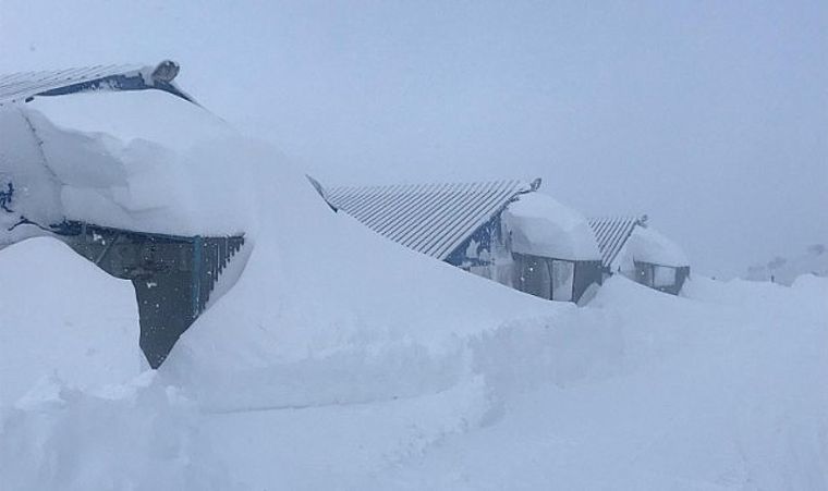 Posof'ta evler kar altında kaldı