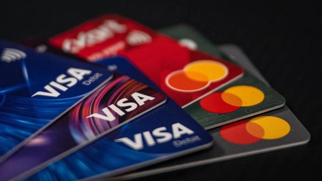 Kredi Kartı Limitlerine Tırpan Neden Geldi? TCMB Raporu ve Yeni Düzenlemenin Perde Arkası