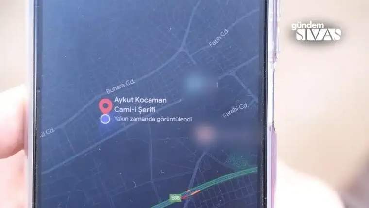 Harita ekranında “Aykut Kocaman Cami-i Şerifi” adı ve “Yakın zamanda görüntülendi” ifadesi yer alıyor.