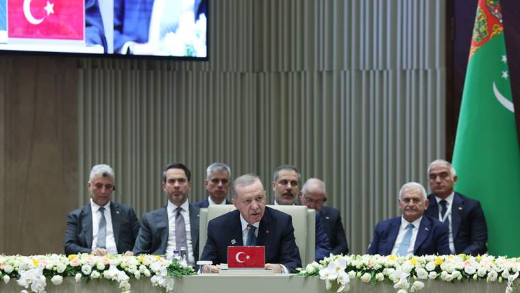 Kıbrıs Meselesinde Türk Dünyası Taşın Altına Elini Sokmalı