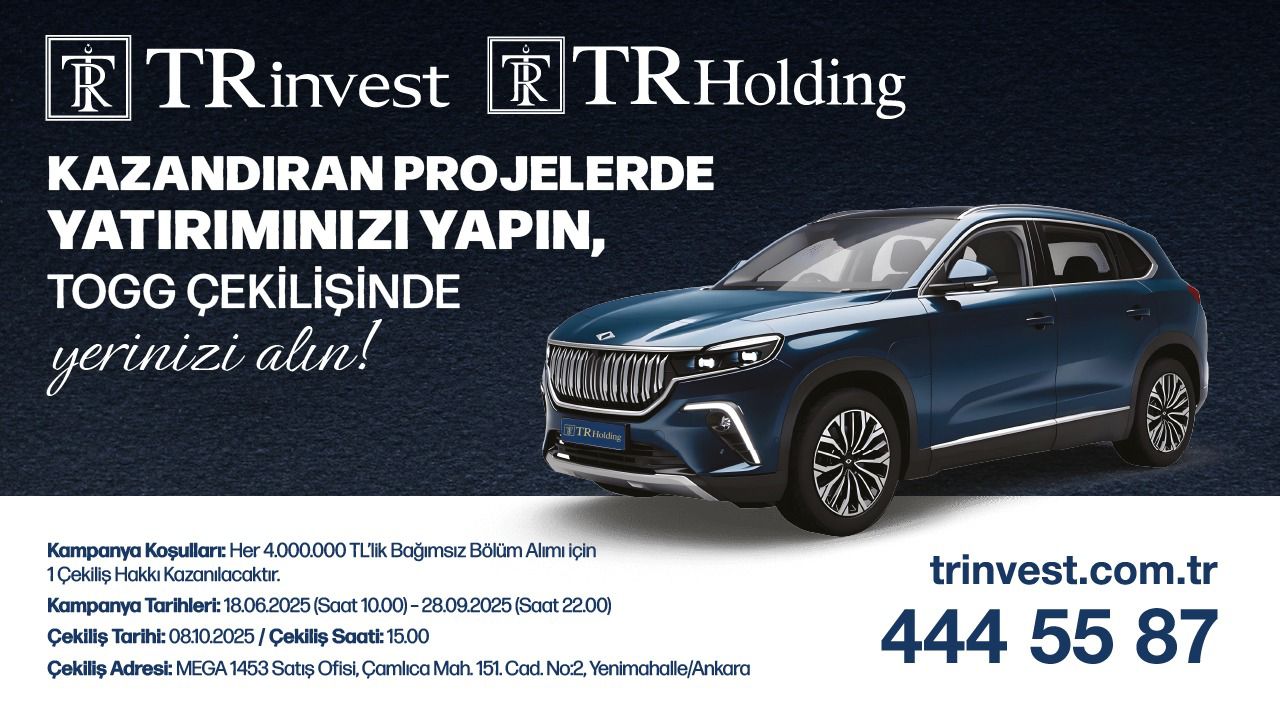 Mavi bir otomobil, TRinvest logosu ile birlikte bir reklam metniyle yer alıyor.