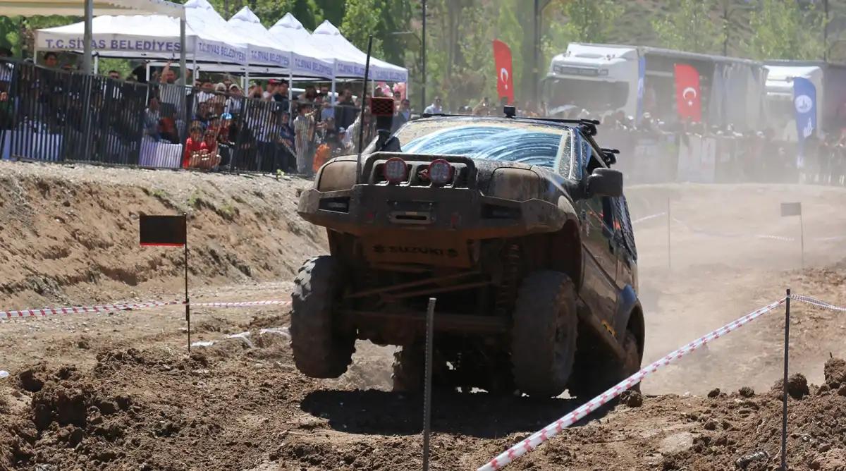 Sivas’ta Off Road Heyecanı Zirveye Çıktı: 95 Araç Zorlu Parkurlarda Nefes Kesti