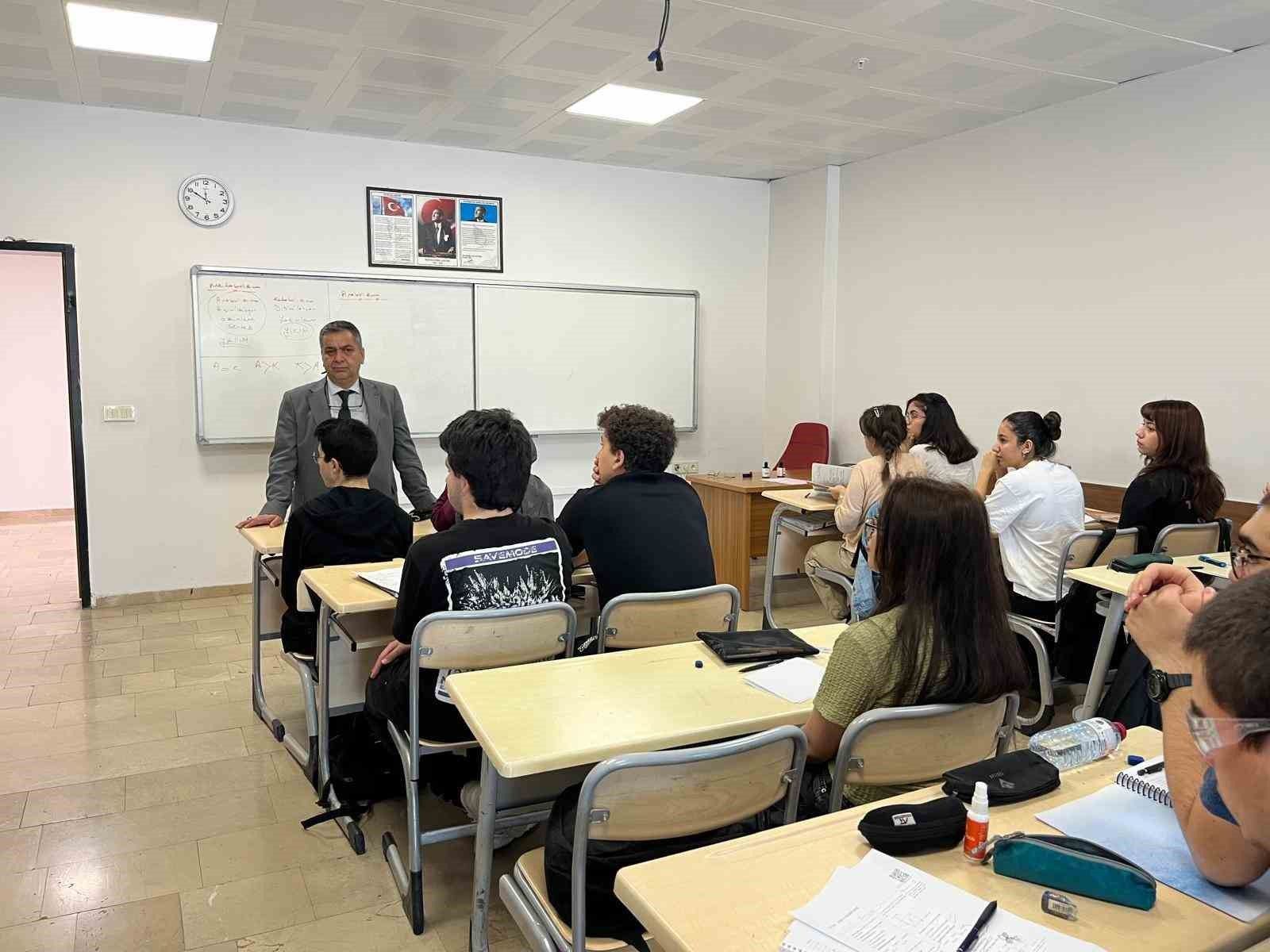 Yaklaşık 500 öğrenci Sivas’ta hangi kursla YKS’ye hazırlanıyor?
