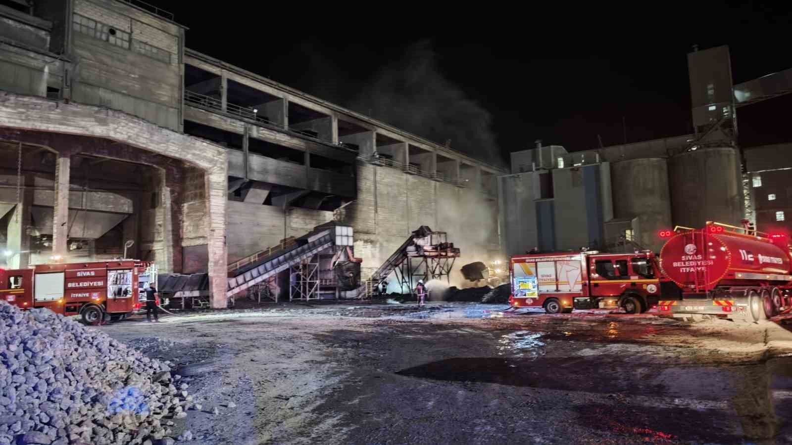 Yangın kontrol altına alındı, fabrikanın diğer bölümleri korundu