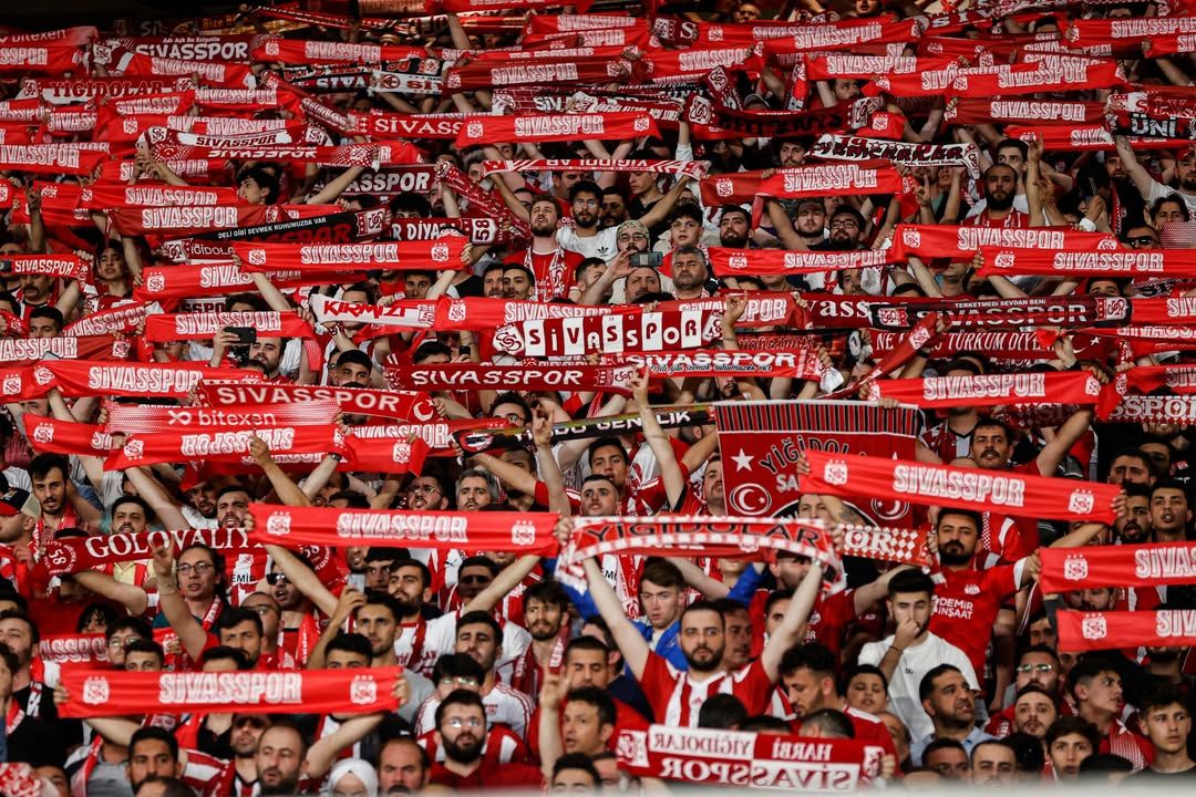 Sivasspor Taraftarıyla Yeniden Buluştu