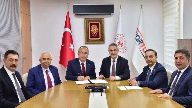 Zara’ya Yarı Olimpik Yüzme Havuzu Geliyor! Spor Yatırımlarına Bir Yenisi Daha Eklendi