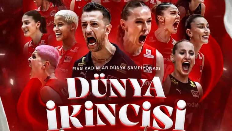 Kırmızı formalar giyen kadın voleybolcuların kolajı ve önde “Dünya İkincisi” yazısı yer alıyor.