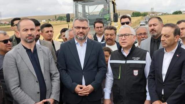 Kangal Deliktaş Köyü Sıcak Asfaltla Buluşuyor!