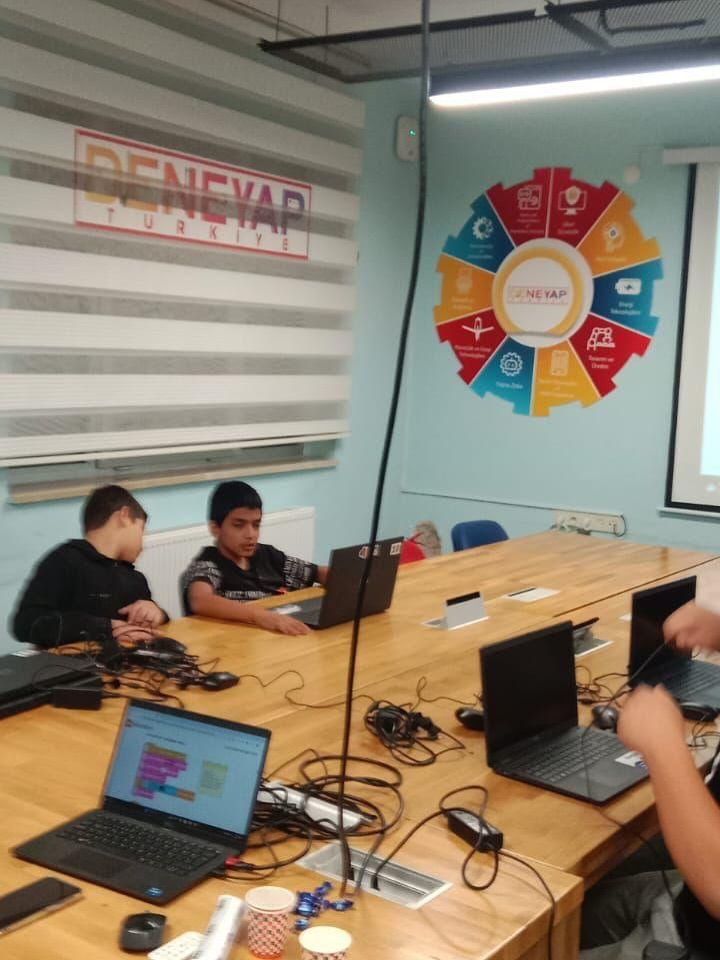 Sivas'ta Çocuk Evleri Sitesi'nde Robotik Kodlama Eğitimleri Başladı