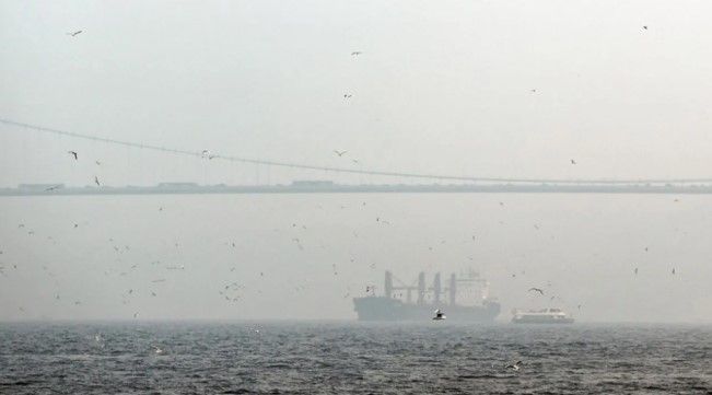 İstanbul Boğazı'nda gemi trafiğine sis engeli - Birlik Haber Ajansı