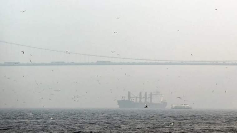 İstanbul Boğazı'nda gemi trafiğine sis engeli - Birlik Haber Ajansı
