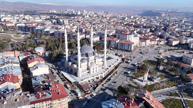 Sivas’ın Yeni Sembolü Yükseliyor: Merkez Camisi Silüeti Değiştirdi